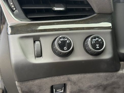 Used 2017 Cadillac Escalade ESV Platinum image 17