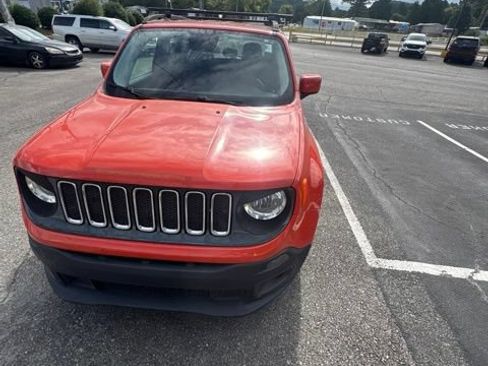 Used 2016 Jeep Renegade Latitude FWD image 3
