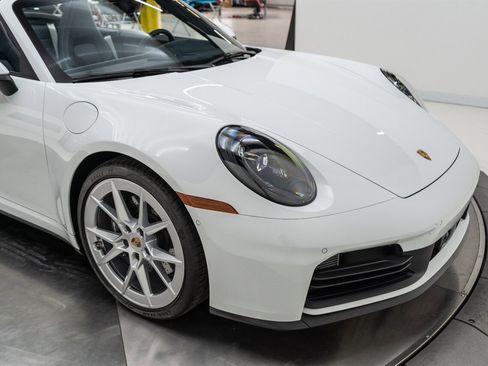 Used 2025 Porsche 911 Carrera w/ Premium Package image 95