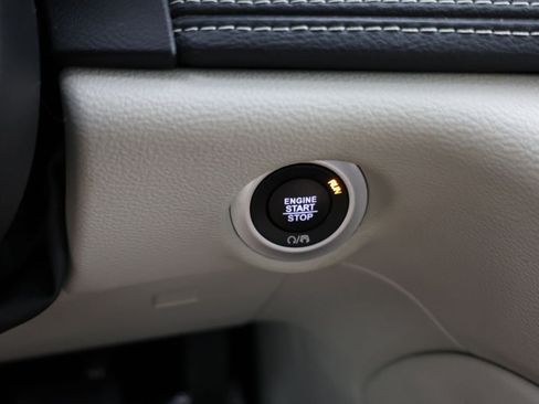 Used 2024 Chrysler Pacifica Limited FWD image 20