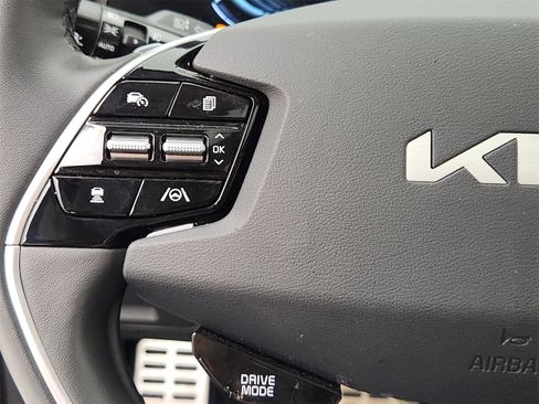 Certified 2024 Kia Niro SX Touring image 40