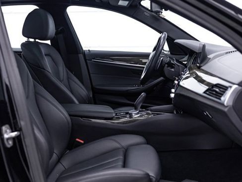 Used 2019 BMW 530i xDrive image 13