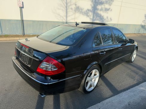 Used 2007 Mercedes-Benz E 350 4MATIC Sedan image 4