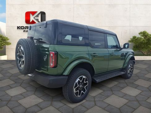 New 2025 Ford Bronco Outer Banks image 3