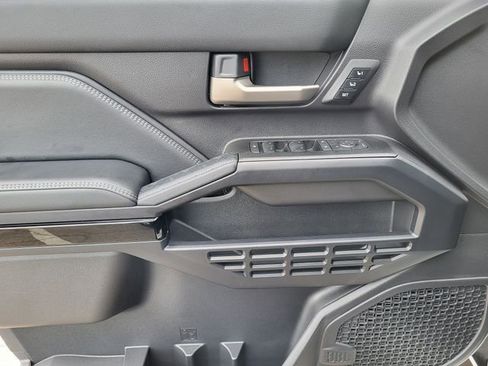 Used 2025 Toyota 4Runner Limited image 16