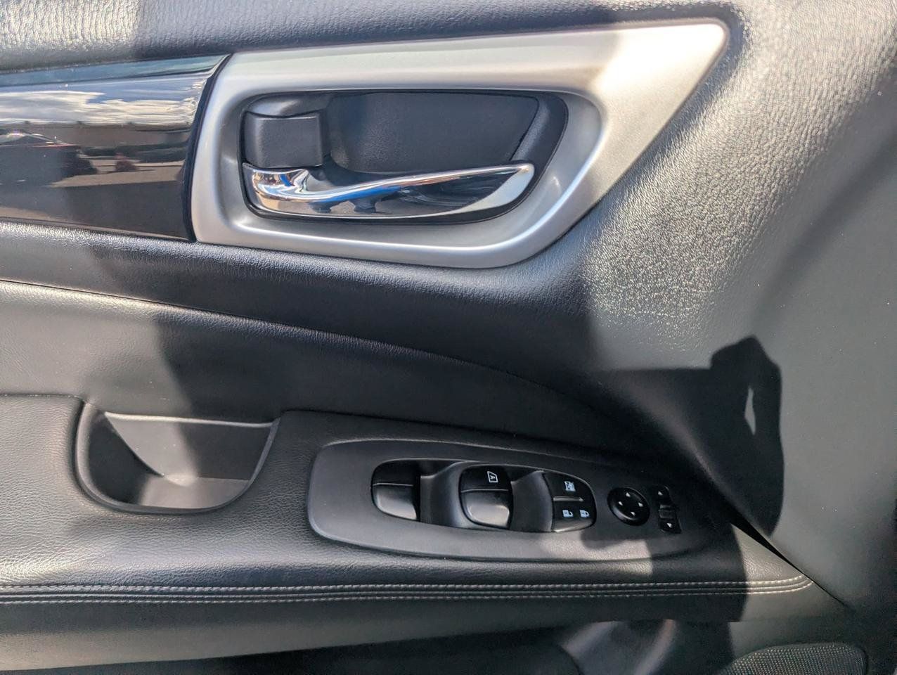 Used 2018 Nissan Pathfinder S AWD/4WD image 10