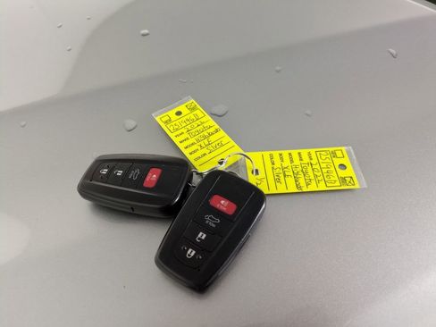 Used 2022 Toyota Highlander XLE image 31