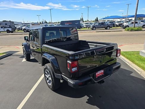 New 2025 Jeep Gladiator Sport image 16