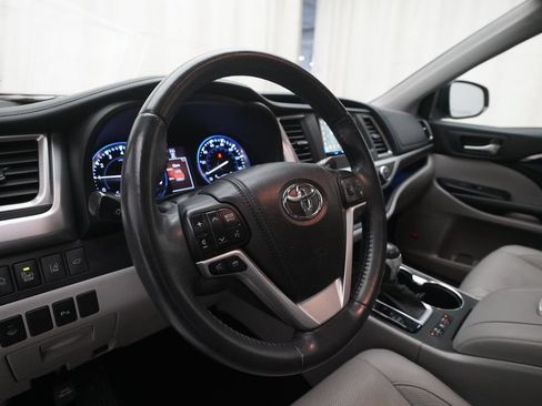 Used 2014 Toyota Highlander Limited w/ Driver Technology Package AWD/4WD image 8