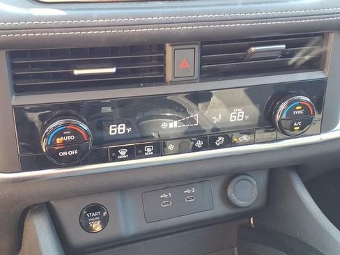 Used 2024 Nissan Rogue SV FWD image 10