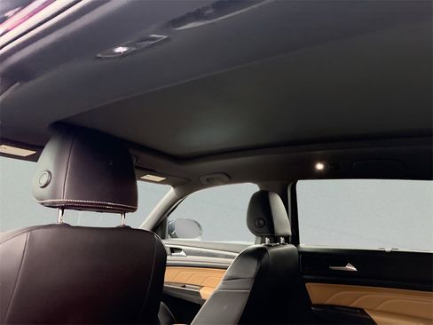 Used 2023 Volkswagen Atlas Cross Sport SEL Premium R-Line image 29