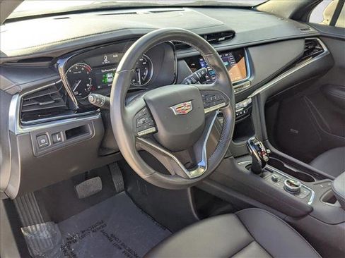Used 2024 Cadillac XT6 Luxury image 10