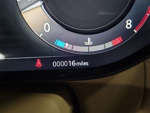 New 2025 Land Rover Range Rover Long Wheelbase SE image 18