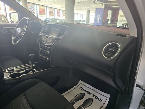 Used 2019 Nissan Pathfinder SV AWD/4WD image 16