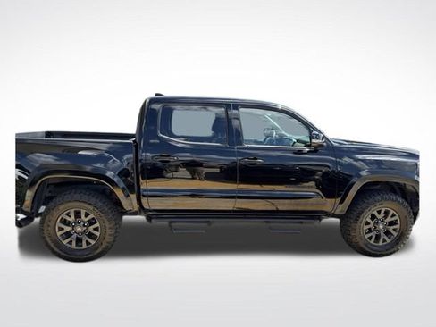 Used 2023 Toyota Tacoma SR5 w/ Technology Package AWD/4WD image 6