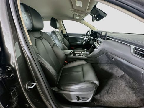 Used 2025 Genesis G70 2.5T AWD/4WD image 32