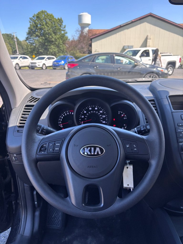 Used 2013 Kia Soul FWD image 16