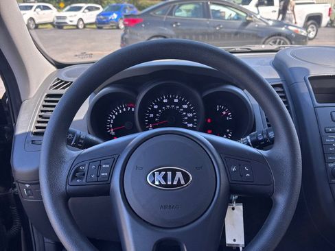Used 2013 Kia Soul FWD image 16