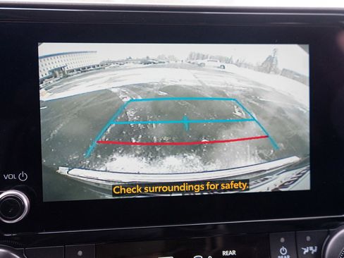 Used 2025 Toyota Highlander XLE image 19