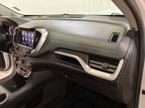 Used 2024 GMC Terrain SLT image 22
