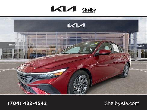 Used 2024 Hyundai Elantra SEL image 1