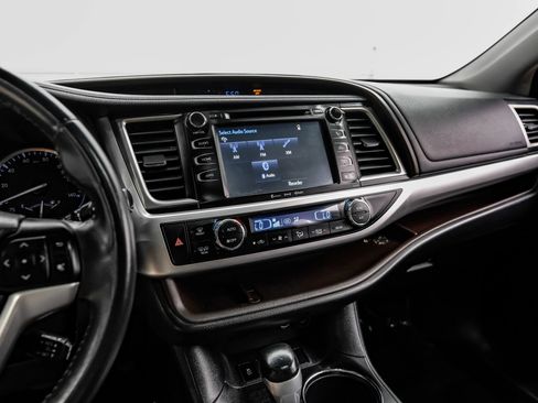 Used 2016 Toyota Highlander XLE FWD image 26