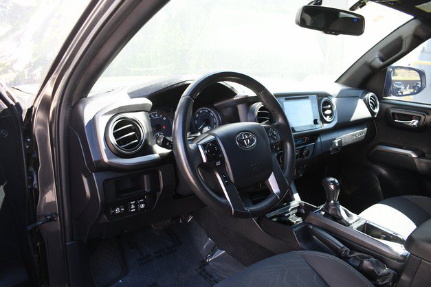 Certified 2017 Toyota Tacoma TRD Off-Road w/ Premium & Technology Package AWD/4WD image 14