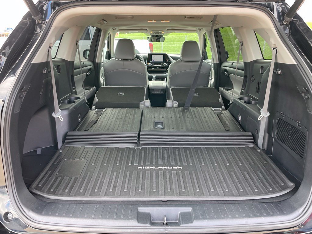 Used 2023 Toyota Highlander XLE AWD/4WD image 29