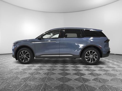 Used 2025 Lincoln Nautilus Premier w/ Equipment Group 102A AWD/4WD image 2