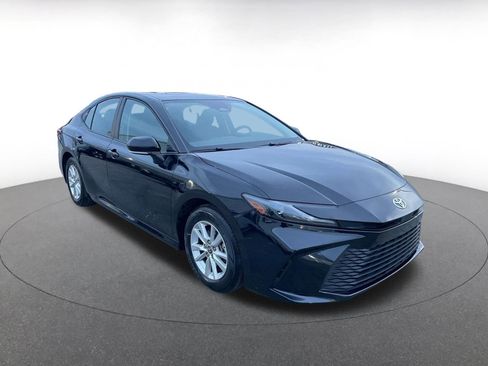 Used 2025 Toyota Camry LE image 1