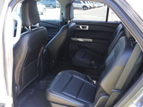 Used 2024 Ford Explorer XLT w/ Equipment Group 202A RWD image 19