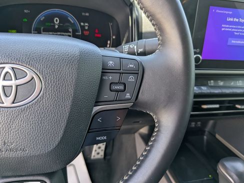 Used 2025 Toyota Camry SE FWD image 32