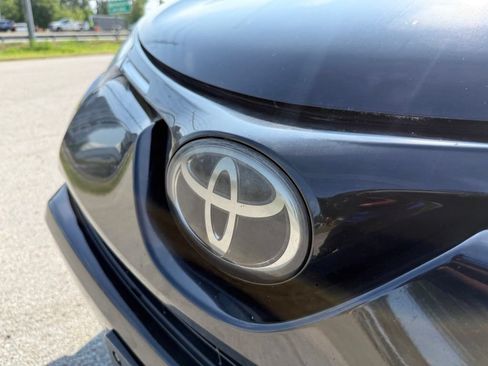 Used 2018 Toyota RAV4 XLE AWD/4WD image 6