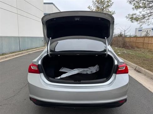Used 2018 Chevrolet Malibu LT FWD image 13