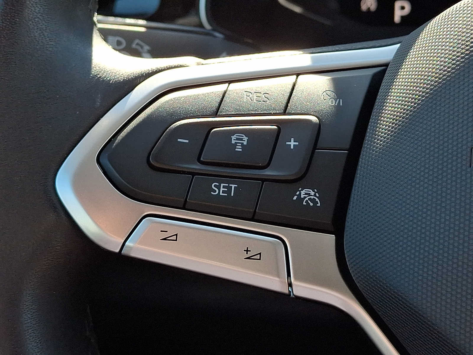 Used 2025 Volkswagen Jetta SEL FWD image 26
