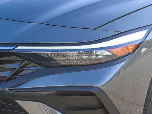 Certified 2026 Hyundai Elantra Hybrid FWD image 13