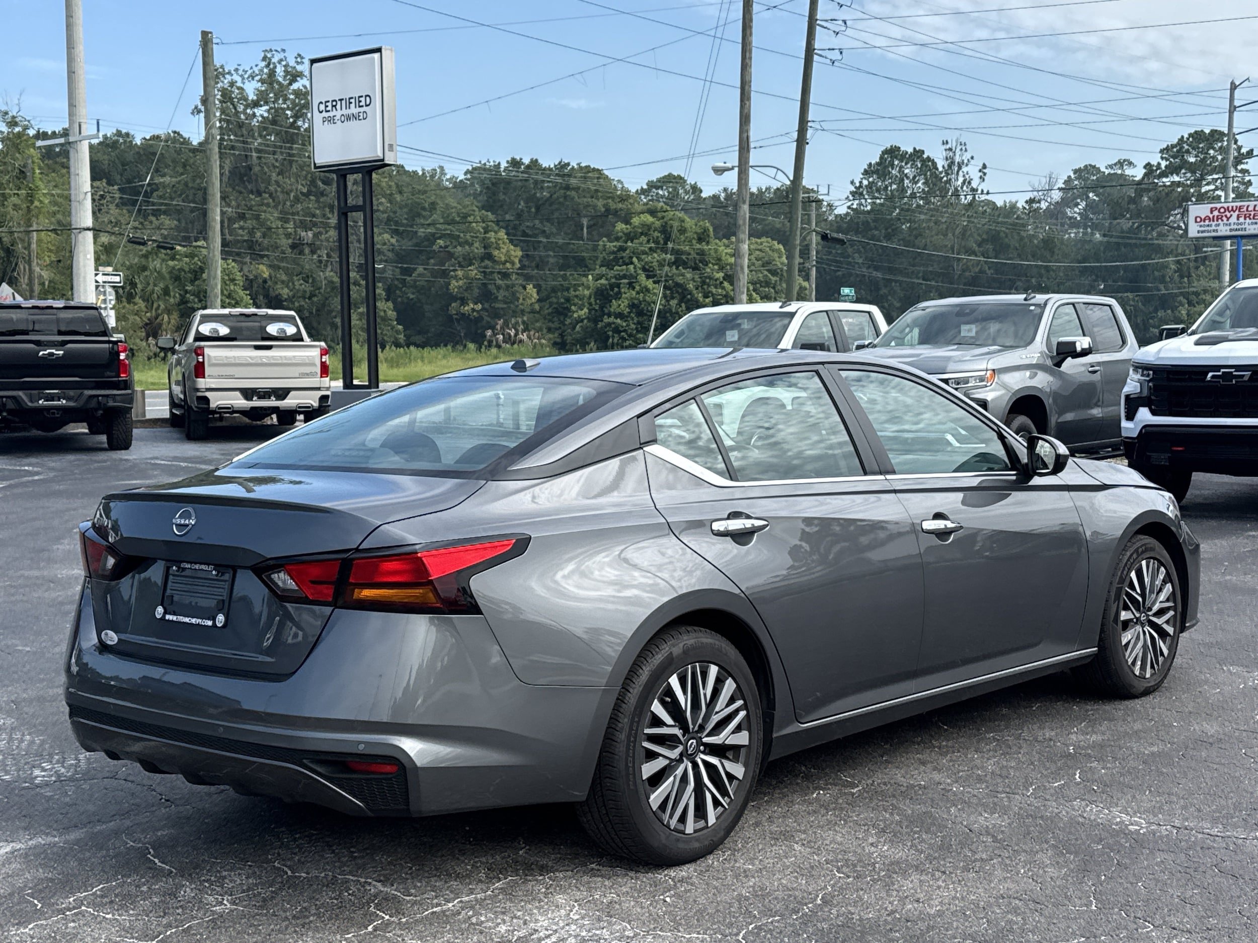 Used 2025 Nissan Altima 2.5 SV FWD image 8