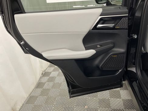 New 2025 Mitsubishi Outlander SE image 26