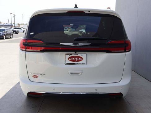 New 2026 Chrysler Pacifica Select FWD image 4