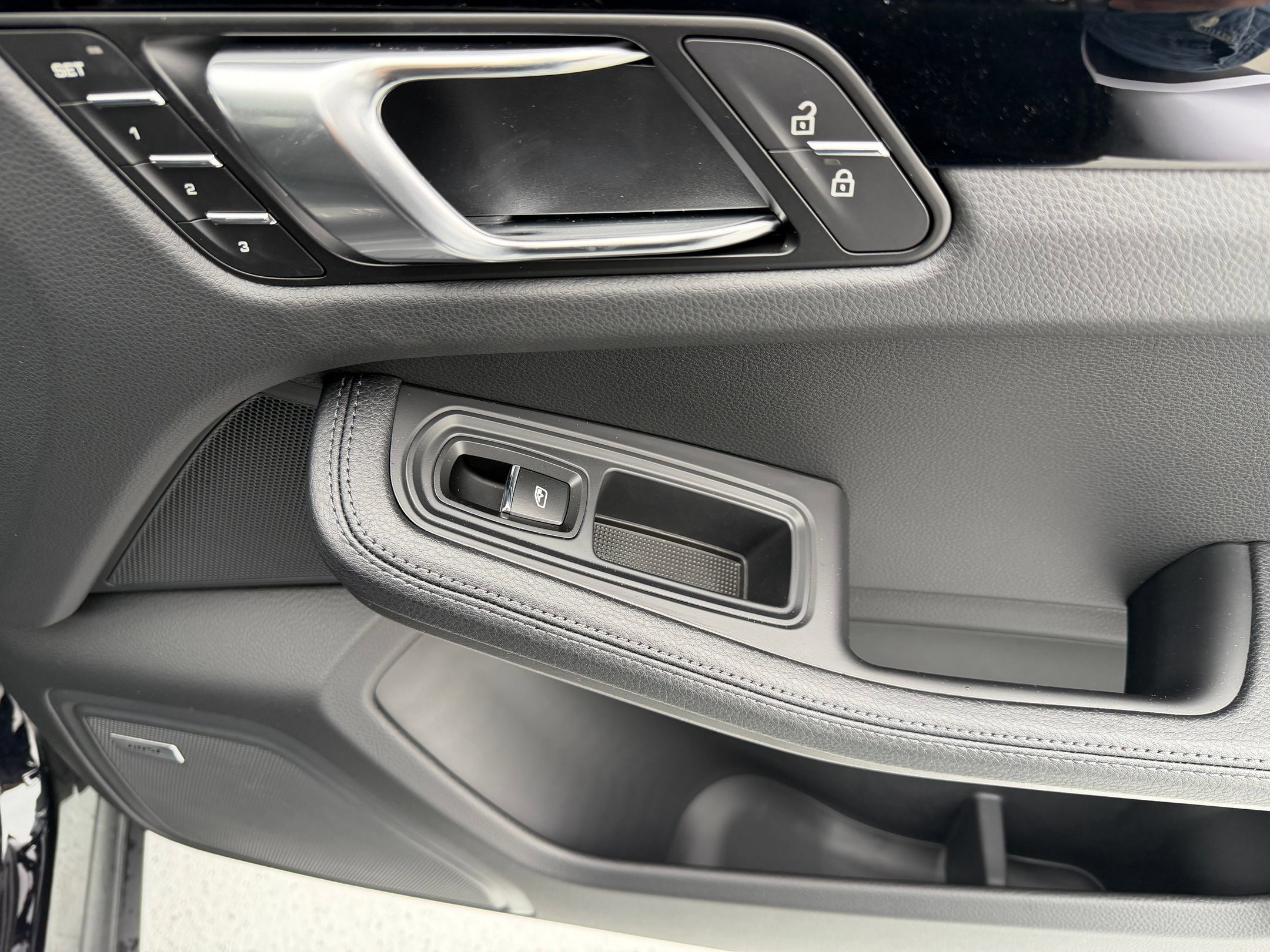 Certified 2026 Porsche Macan AWD/4WD image 18