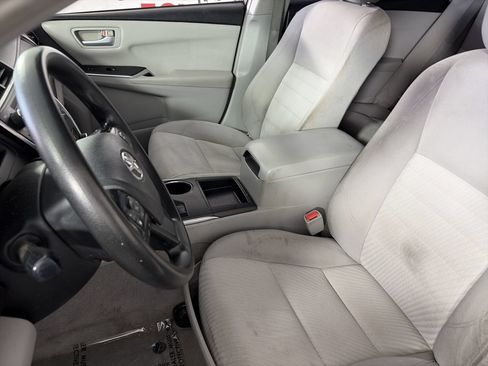 Used 2015 Toyota Camry LE FWD image 19