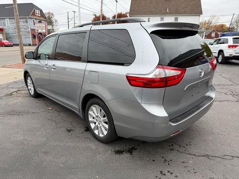 Used 2015 Toyota Sienna LE image 7