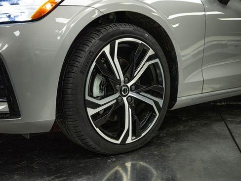 Used 2024 Volvo S60 B5 Core image 3