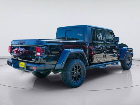 Used 2023 Jeep Gladiator Overland AWD/4WD image 5