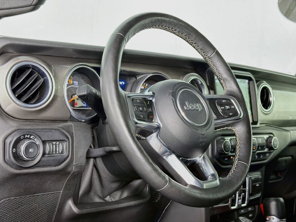 Used 2018 Jeep Wrangler Unlimited Sahara AWD/4WD image 34