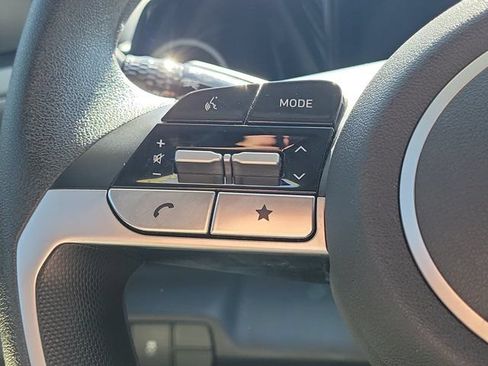 Used 2024 Hyundai Elantra SEL FWD image 19