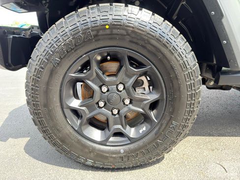 Used 2023 Jeep Wrangler Unlimited w/ Sun & Screen Package AWD/4WD image 13