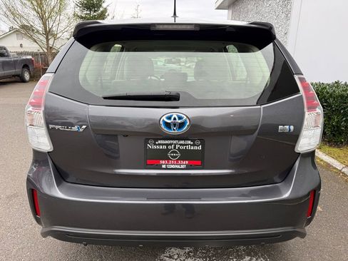 Used 2017 Toyota Prius V Five image 8