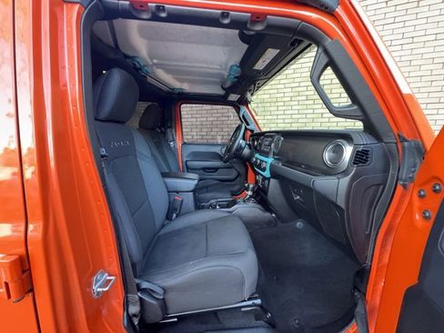 Used 2019 Jeep Wrangler Unlimited Sahara image 10