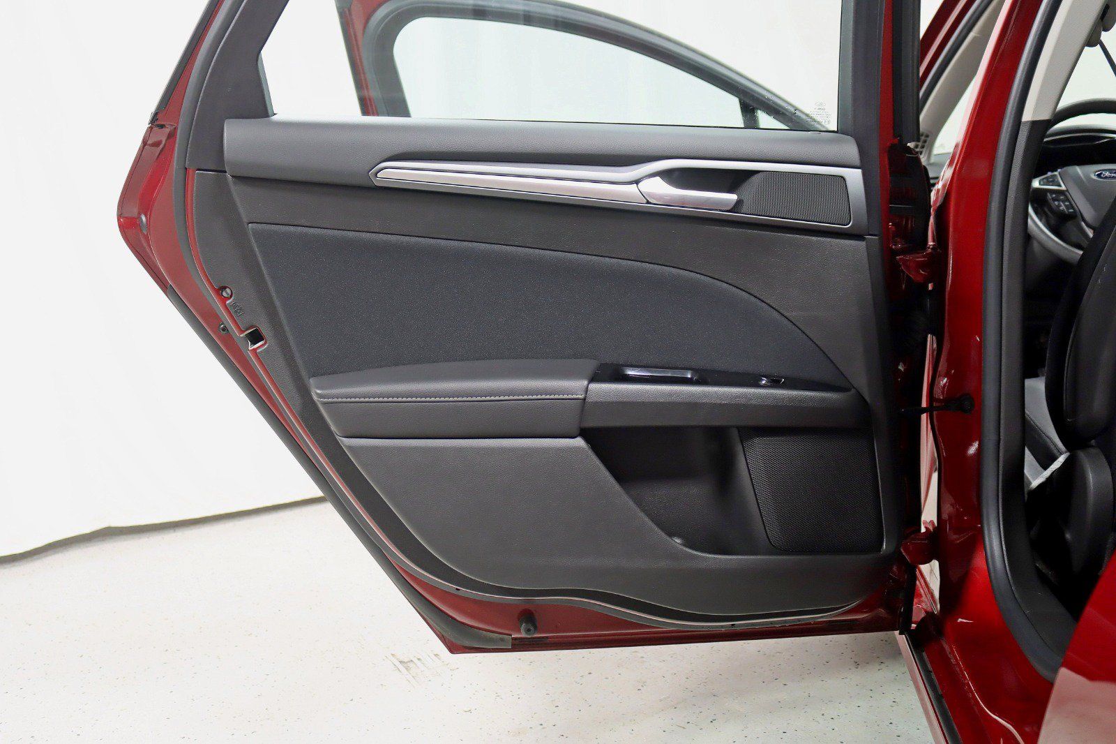 Used 2016 Ford Fusion SE FWD image 27